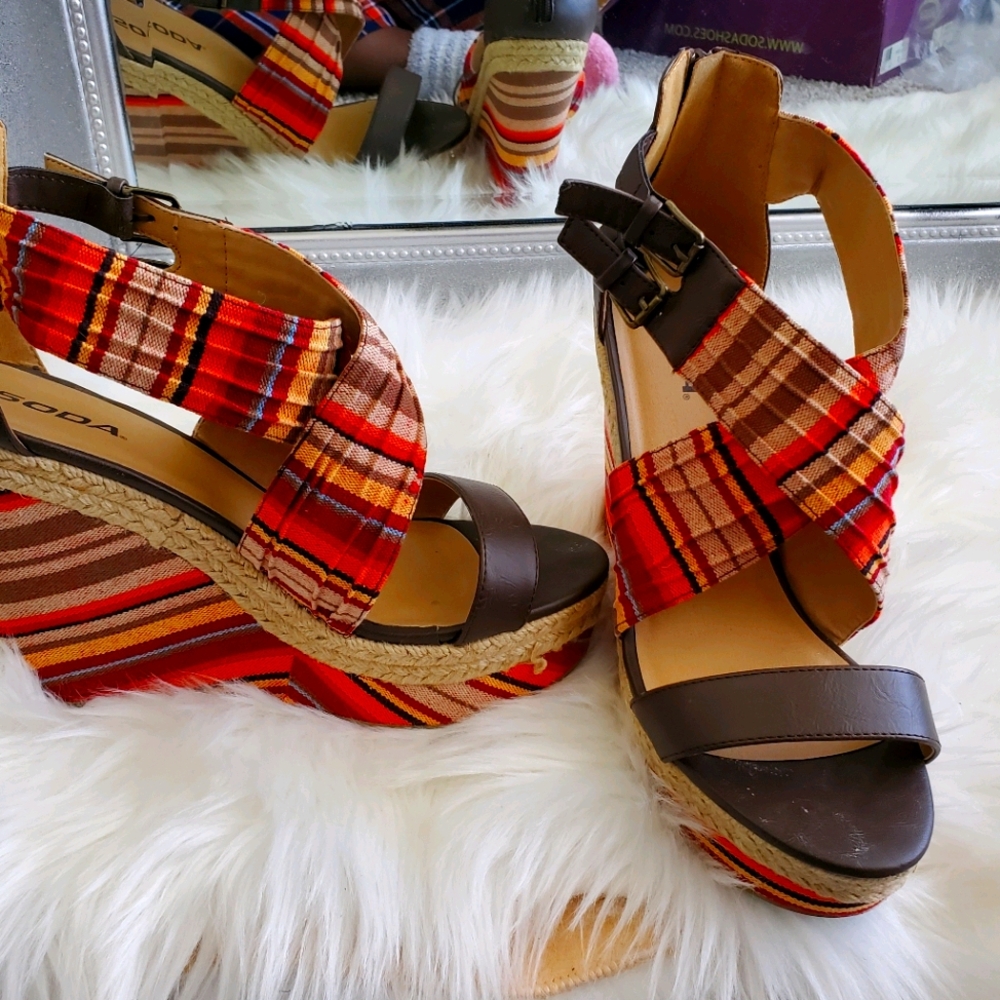 Muti color wedges